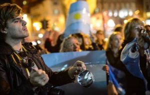Furious Argentines banging pots to protest corruption, insecurity and taxes 
