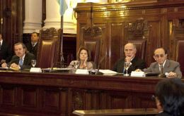 With three Justices absent the Argentine Supreme Court held the emergency meeting 