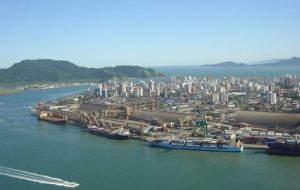 Santos the largest port in Latam, a monument to inefficiency 