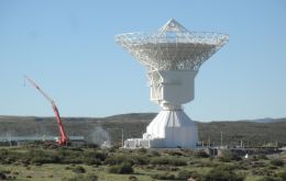 The moving antenna at the Malargue station weighs 600 tons