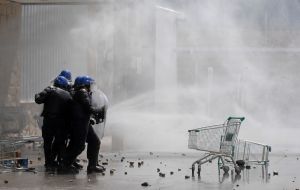Police with water cannons and tear gas clash with vandals  