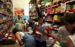 Women and teenagers looting the food stalls