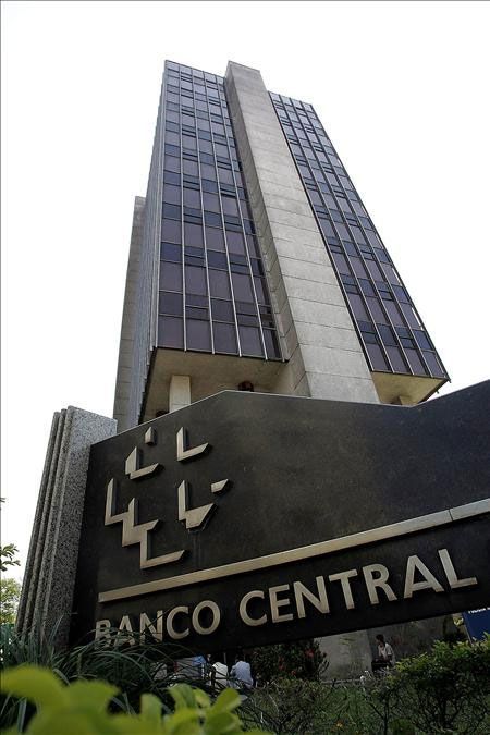 Brazil central bank injects more liquidity by lowering reserve
