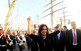 Cristina Fernandez cheers the militant Kirchnerite organizations 