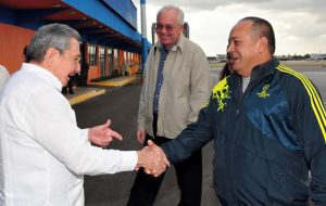Maduro and Cabello meet Raul Castro at Havana’s airport 