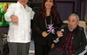 The family picture with the Castro brothers when she revealed the existence of the letters 