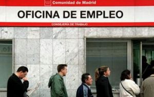 Unemployed queuing in Spain; more and more young people are experiencing long-term unemployment