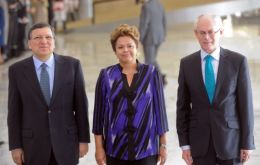 Brazil`s President Dilma Rousseff (C) poses with the President of European Commission, Jose Manuel Durao Barroso (L) and the President of European Council, Herman Van Rompuy (R)