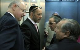 Foreign minister Timerman met with representatives from Jewish organizations in Buenos Aires 