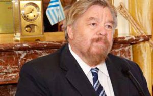 Argentine ambassador Dante Dovena: a “theatrical referéndum”
