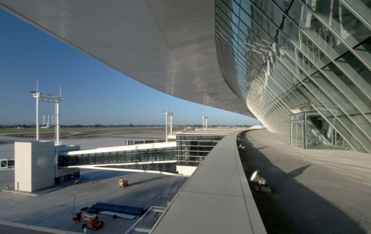 Half empty Carrasco airport anxious to return to full business  