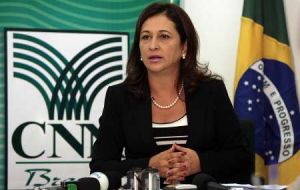 “We reject the individual contracts offered by Monsanto” said Senator Katia Abreu