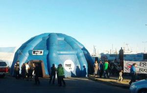 The tent that was the hub of the over-night protest during which pickets blocked access to the port of Ushuaia 