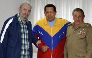 A common photo release: the Castro brothers with Chavez  