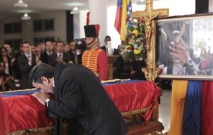 The Iranian president broke protocol to touch and kiss the casket and clench his fist in a revolutionary salute.