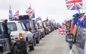 Hundreds of vehicles lined up with Falklands flags and Union Jacks. (Pic. J. Reeves)