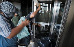 Some of the latest violent protests in downtown Buenos Aires against local representatives of cruise companies operating with Falklands 