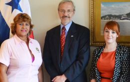 Dalia Bernal, president of the Foreign Affairs Committee next to MLA Barry Elsby and Ms Krysteen Ormond