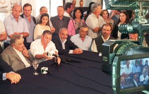 Mujica at the rally with other local leaders that motivated the incident  
