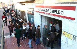 Long queues at employment insurance offices are common sight in Spanish cities  