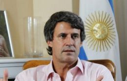 Alfonso Prat-Gay said the Argentine government is only interested in grabbing the “1.6 billion dollars”