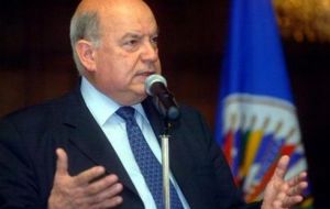 Insulza supports President Maduro’s call for the creation of a ‘peaceful environment’