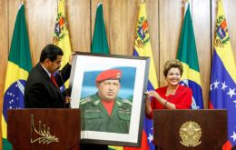 Maduro gave Rousseff a picture of the former Venezuelan leader Hugo Chavez 