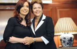 Cristina and Dilma, smiles and politeness, but that is not what happened behind doors    