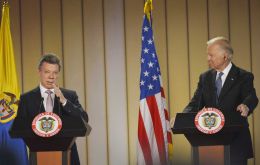 Colombian president Santos and the US Vice-president at the press conference 