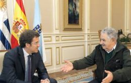 Mujica with the president of the Xunta Nuñez Feijóo