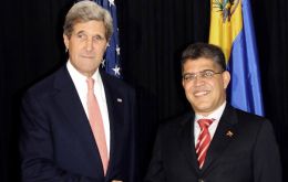Kerry and Jaua in the sidelines of the OAS annual assembly in Guatemala (Photo AFP)
