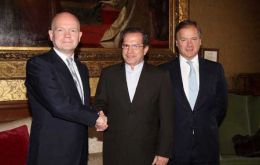 Foreign Secretary William Hague, Ecuadorean Foreign Minister Ricardo Patiño and Foreign Office Minister Hugo Swire 