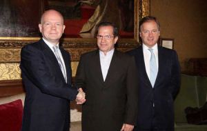 Foreign Secretary William Hague, Ecuadorean Foreign Minister Ricardo Patiño and Foreign Office Minister Hugo Swire 