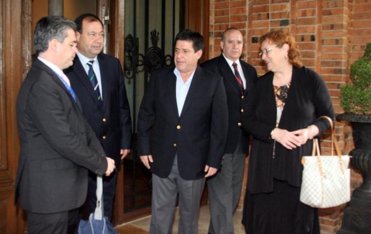 Cartes (Center) with the delegation of EU ambassadors that visited him at his home 