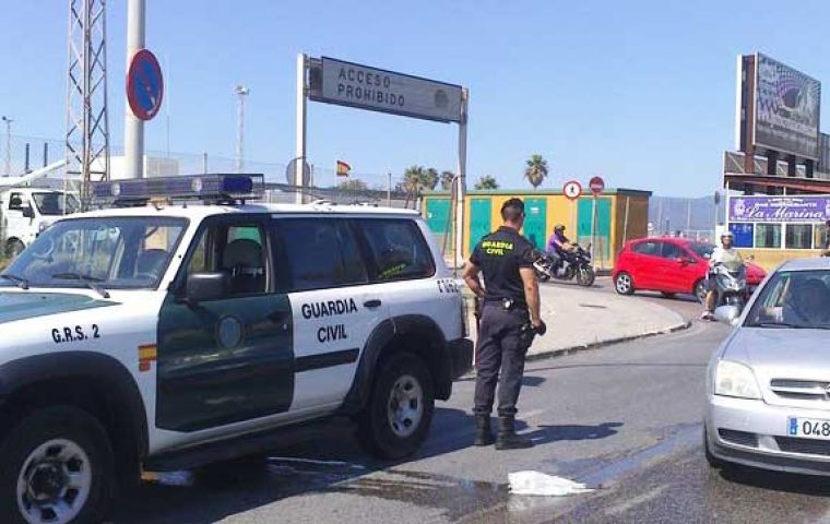 Guardia Civil controls have caused long queues in the border for thousands of tourists and Gibraltarians  
