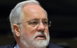 Minister Arias Cañete, until recently linked to the fuel storage industry also confirmed border checks would continue 