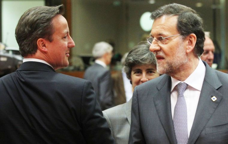 “Try charm” with Gibraltar and PM Cameron, The Times Roger Boyes suggests to Rajoy 