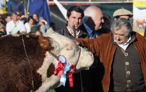 The Uruguayan president visiting the Prado agro-industrial show 