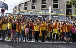 Catalonians formed a 480 kilometres long human chain  