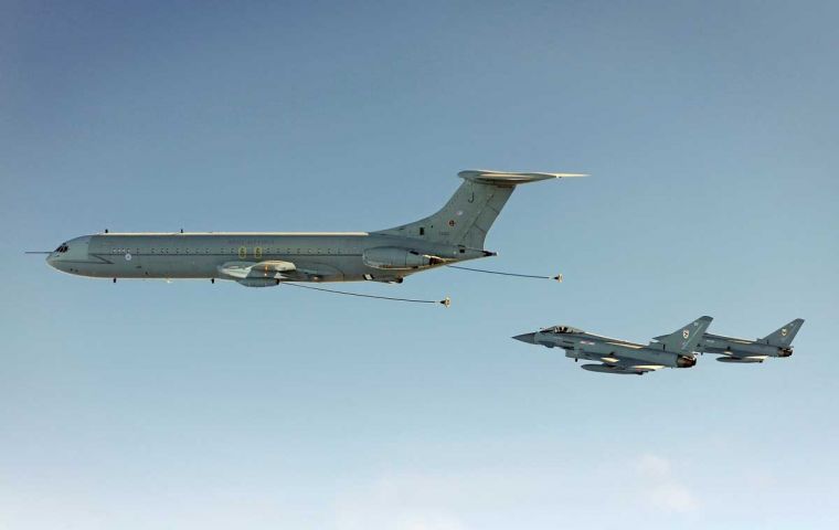 The VC-10 displaying all its refuelling potential 