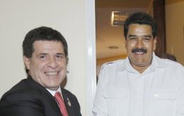 President Cartes and his Venezuelan counterpart during last month’s Unasur summit in Suriname