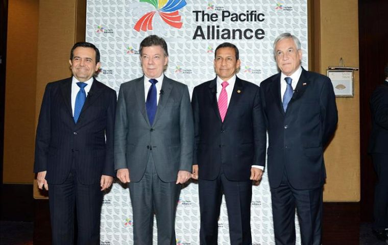 The three presidents, and Mexico’s trade minister  (L) at the conference 