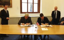 David Gauke, Exchequer Secretary to the UK Treasury and Ambassador Julio Moreira Morán sign the agreement