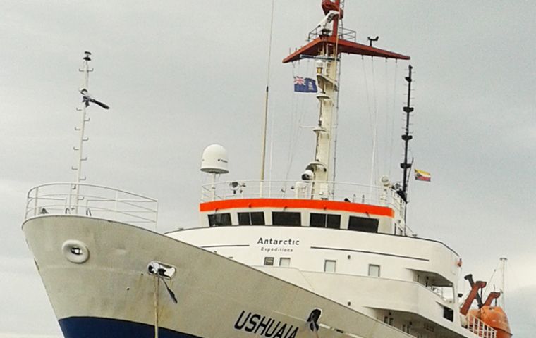 M/V Ushuaia  (Pic by Joost Pompert)