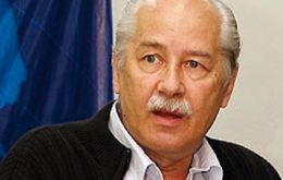 Heinz Dieterich said Maduro has a “complete inability to deal with the serious problems of the country.”