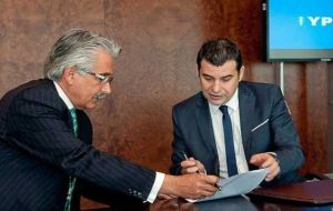 CEO Galuccio and Chevron's regional vice-president Ali Moshiri (L) during the 29 August press conference  