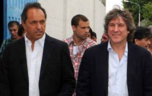 Scioli the only somber face in the president's team celebrating 'victory' with cheerleader Boudou