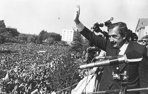 Elected Alfonsin is cheered by millions in Buenos Aires packed streets 