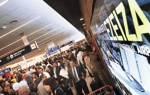 A packed Ezeiza airport: Argentines prefer to spend time overseas 