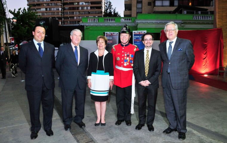 Ambassador Jon Benjamin, Chilean authorities and members of the 14th Brigade during the ceremony
